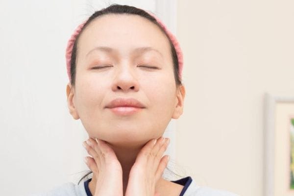 Cách làm căng da sau khi giảm cân với massage mặt