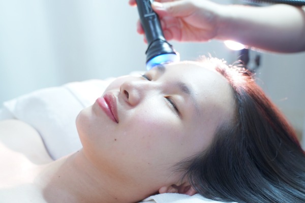 Chăm sóc da chuyên sâu DNA tại Phòng khám HT Beauty giúp phục hồi hàng rào bảo vệ, cho nền da căng bóng và khỏe mạnh từ bên trong.