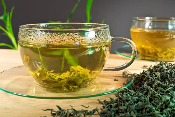 Uống trà xanh ngăn ngừa lão hóa da